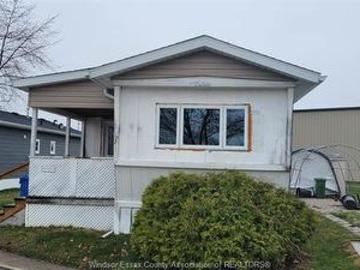 22 Robin Crescent, Lakeshore, ON, N8N 2S2 house for sale | Listing ID 26014 | Royal LePage