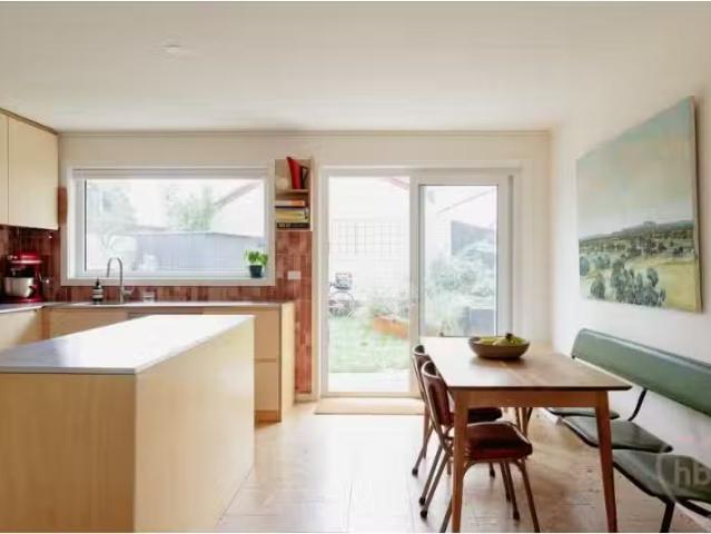 22 Stephen Street, Ainslie House for rent Listed by Tamara Da.