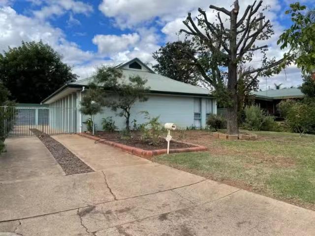 22 Strickland Street, DUBBO House for rent Listed by Renay Ar.