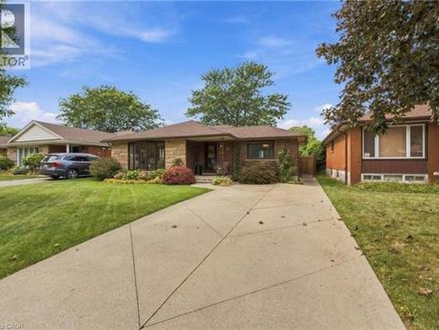22 Sycamore Street, Hamilton, ON, L8T 3N7 house for sale | Listing ID 40865 | Royal LePage
