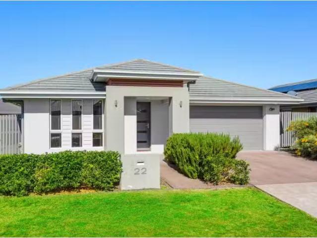 22 Sygna Street, Fern Bay House for rent Listed by Roxanne Br.