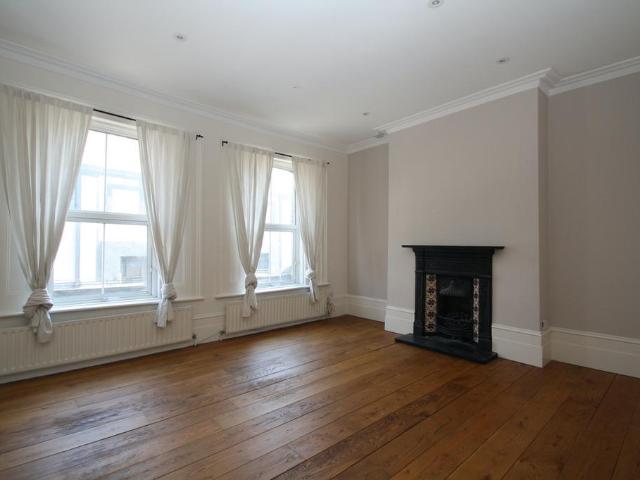 22a Church Road, London SE19 2 bed apartment to rent £2,100 pcm £485 pw