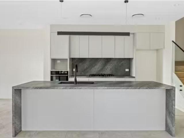 22A Merino Circuit, ST CLAIR Townhouse for rent Listed by Duk.