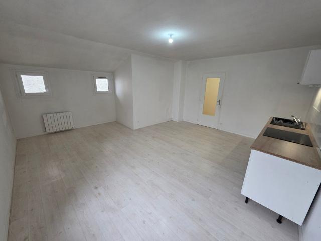 22JG877 T3 duplex N°10 1er eau froide incluse