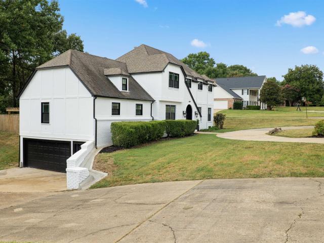 2305 Paula Dr