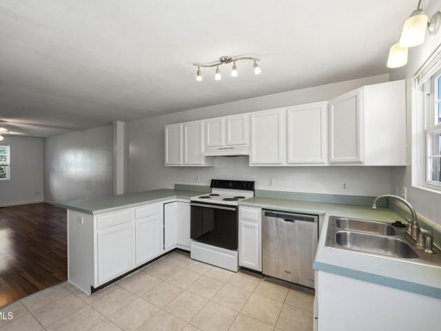 2305 South Greenwood Drive Apt 10