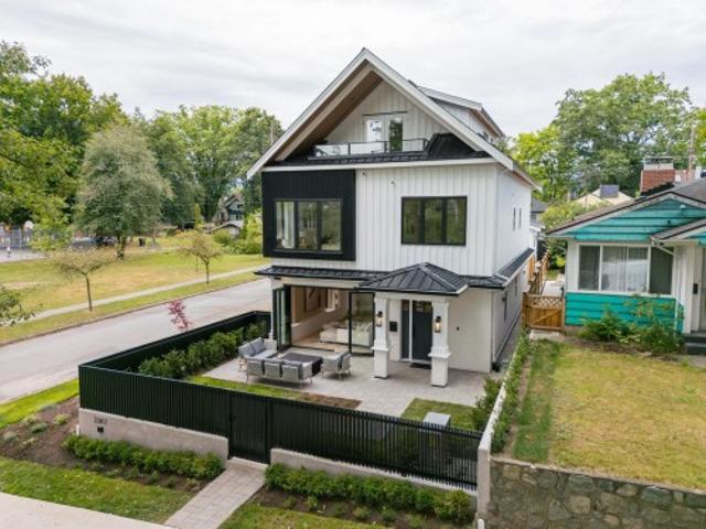 2307 3Rd Avenue E, Vancouver, BC, V5N 4W7 duplex for sale | Listing ID R3109 | Royal LePage