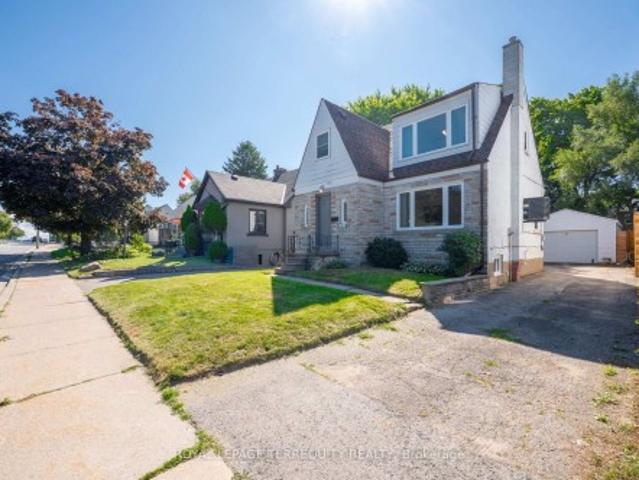 2307 Lawrence Avenue W, Toronto, ON, M9P 2A7 house for sale | Listing ID W13694 | Royal LePage
