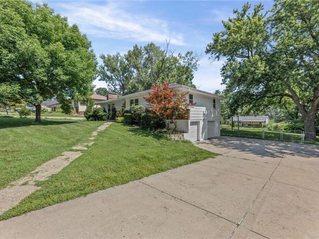 2308 NW Powderhorn Drive