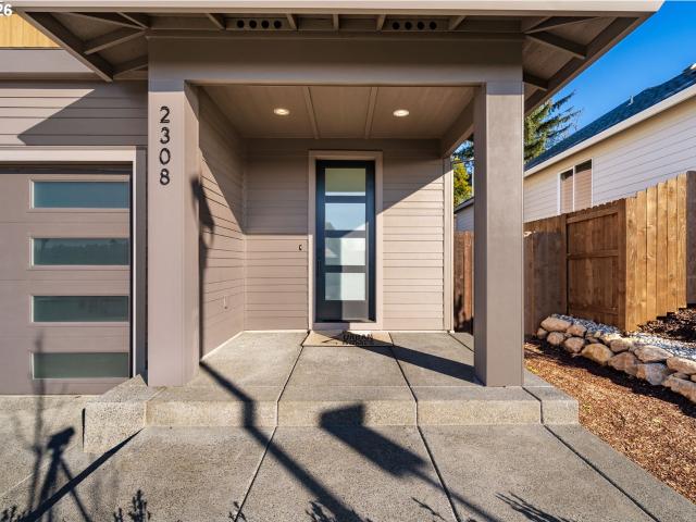 2308 E Dalmatian DR