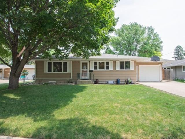2308 10th St S, Fargo, ND 58103