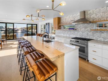 2309 N Northlake Way # 13