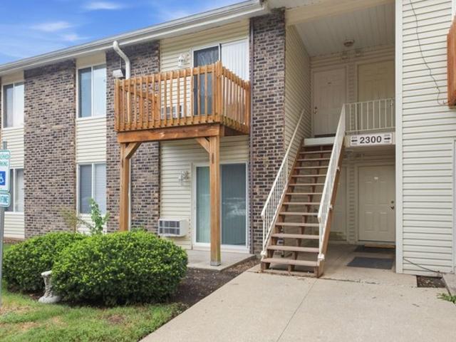2300 Light Rd Apt 105, Oswego, IL 60543