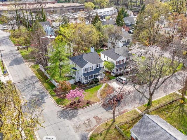 2300 Warren Court