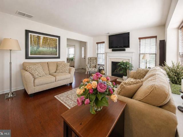 2301 Lexington Mews