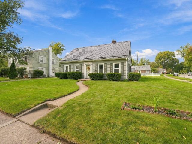 2302 Wawonaissa Trail