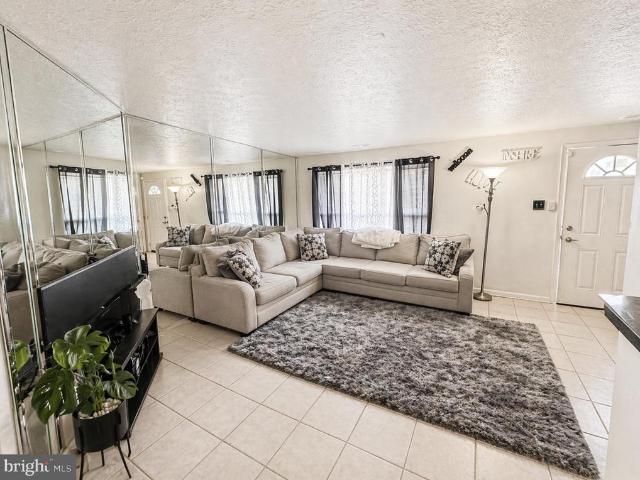 2303 Greenwood Dr