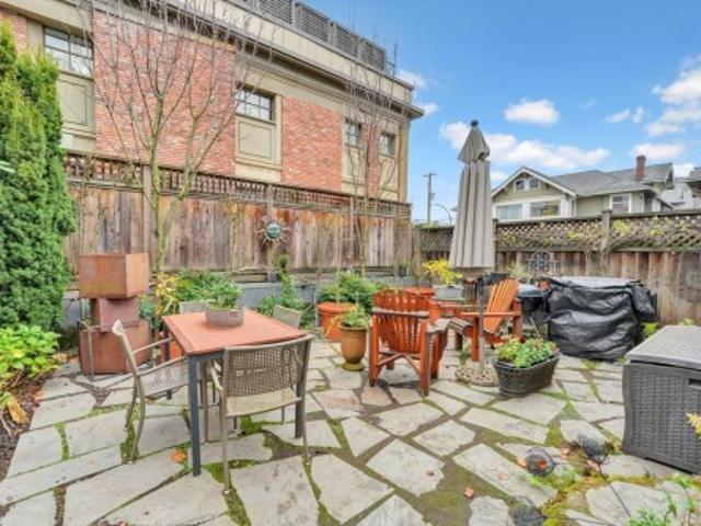 2303 3Rd Avenue W, Vancouver, BC, V6K 1L6 townhouse for sale | Listing ID R3108 | Royal LePage