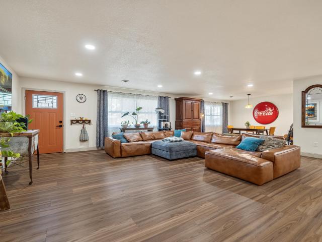 230 Cove Circle