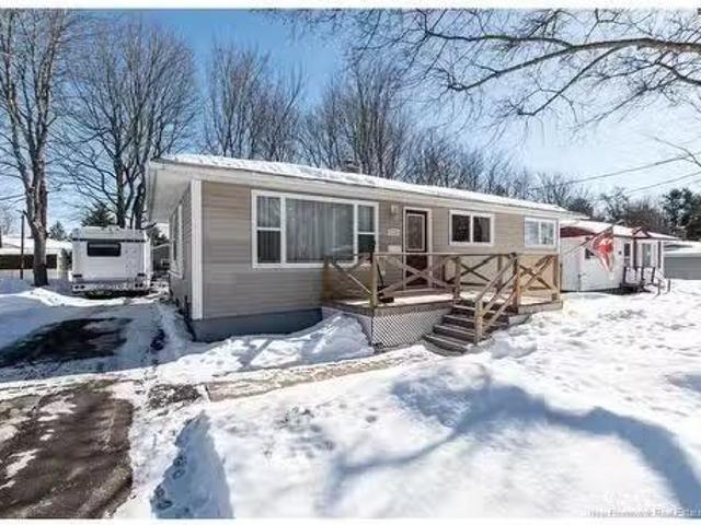 230 Canterbury Ave, Riverview, NB, E1B 2R7 house for sale L.