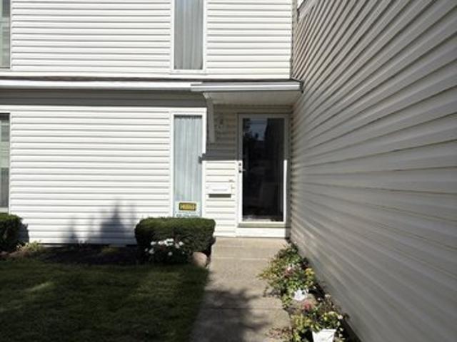 230 Deepwood Dr, Wadsworth, OH 44281