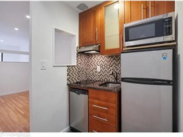 230 East 52nd Street, New York, NY