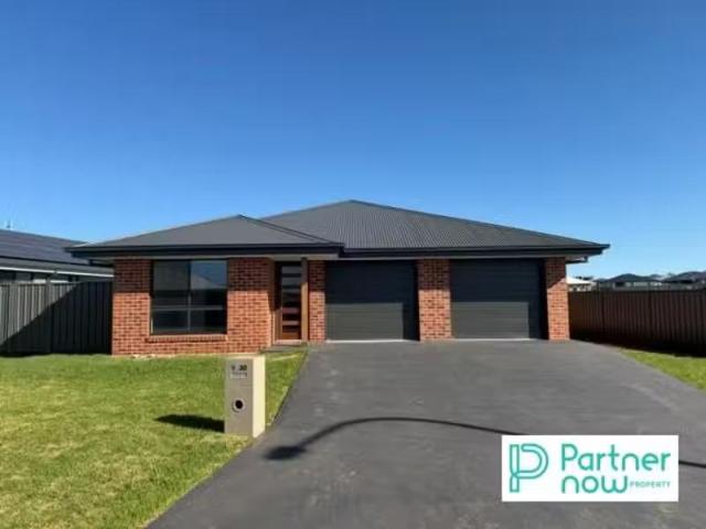2/30 Idyllic Street, TAMWORTH Townhouse for rent Listed by So.