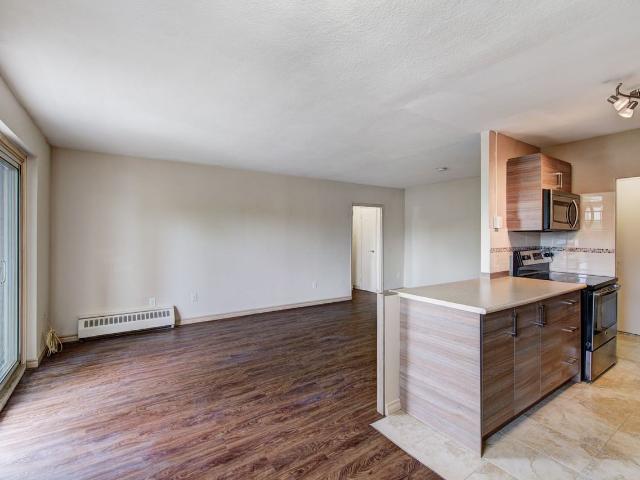 230 Lake Promenade 3 Bedroom Apartment for Rent at 230 Lake Promenade, Toronto, ON M8W 1B1 Long Branch