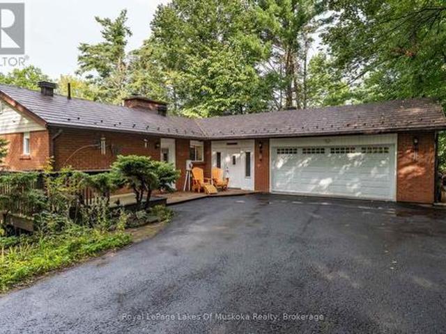 230 Lakeview Avenue, Gravenhurst. Muskoka S, ON, P1P 1R4 house for sale | Listing ID X13746 | Royal LePage