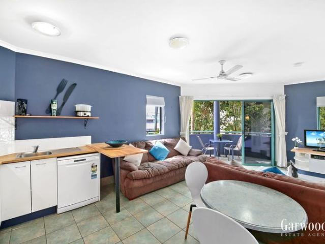 230 m to river fully furnished apartment available over Christmas and New Year at bargain rate