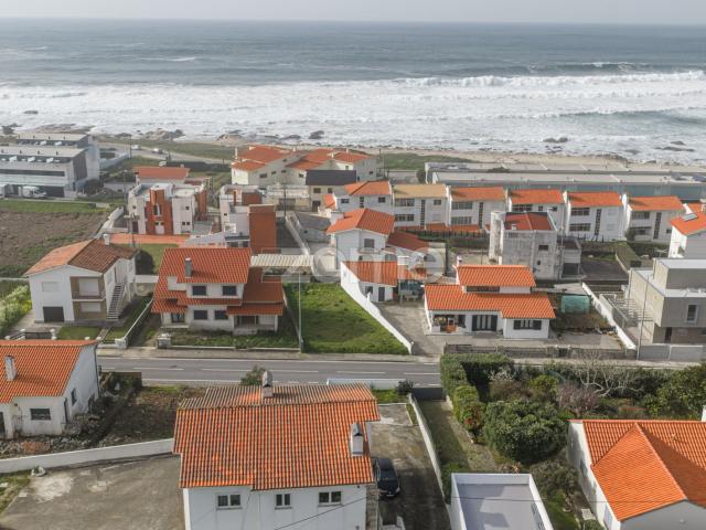 230 m² Lot, terceira fileira do mar, Praia de Moledo, Caminha