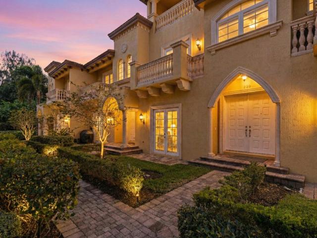 230 NE 69th Cir, Boca Raton, FL 33487 | MLS #R11161