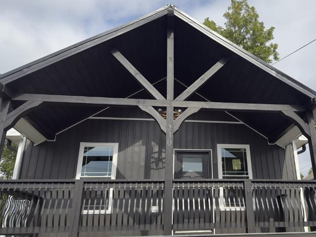 230 W Stuart Dr