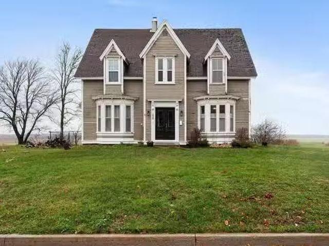 230 Victoria Street E, Amherst, NS, B4H 1Y9 house for sale.