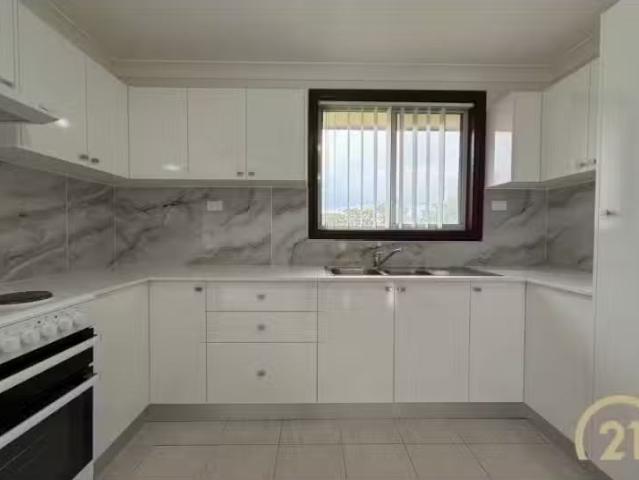 2/317 Hamilton Road, Fairfield West House for rent Listed by.