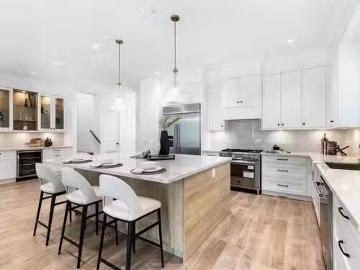 Greater Vancouver - Parking, Balcony, Fireplace