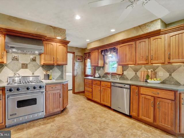 2319 Redwood Road