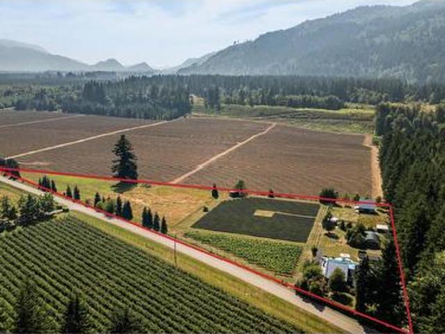 231 Columbia Valley Road|, Columbia Valley, BC, V2R 4X6 house for sale | Listing ID R3149 | Royal LePage