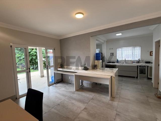 231 Área Útil Casa de Condomínio Alugar, 3 Dormitórios localizado em Rua Parque dos Abrolhos, 33, Loteamento Recanto dos Paturis, Vinhedo, São Paulo, 13283618 | Brasil