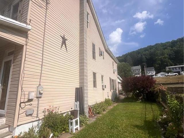 231 W Railroad Street
