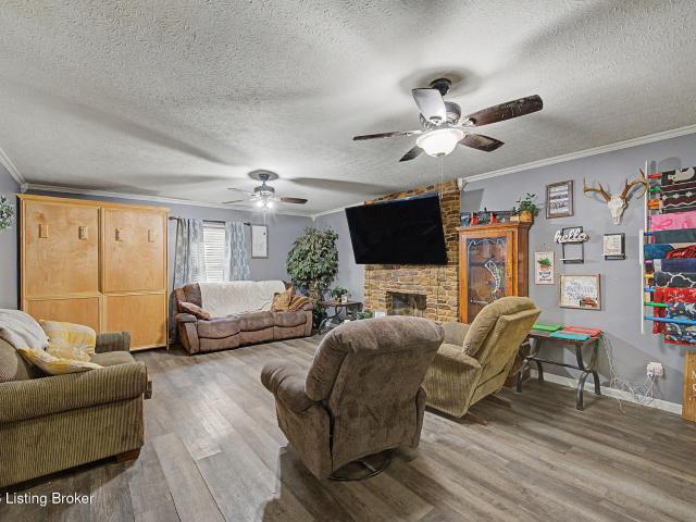 231 Walnut Dr
