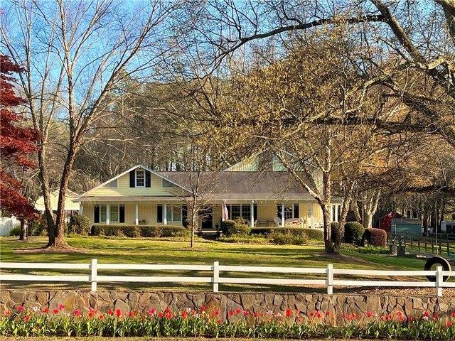 2324 E Cherokee Dr, Woodstock, GA 30188