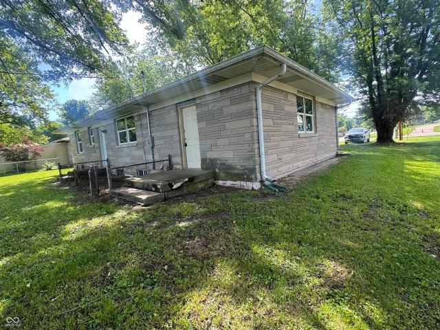 2324 E Thompson