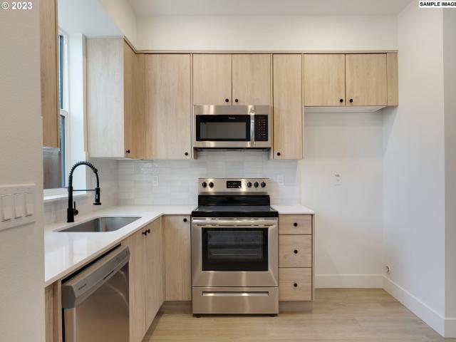 2325 N Lombard ST # 3