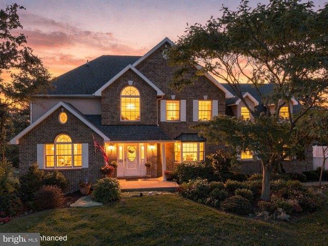 2325 Adin Ln, Chambersburg, PA 17202