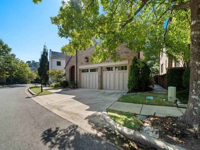 2325 Highland Crescent S