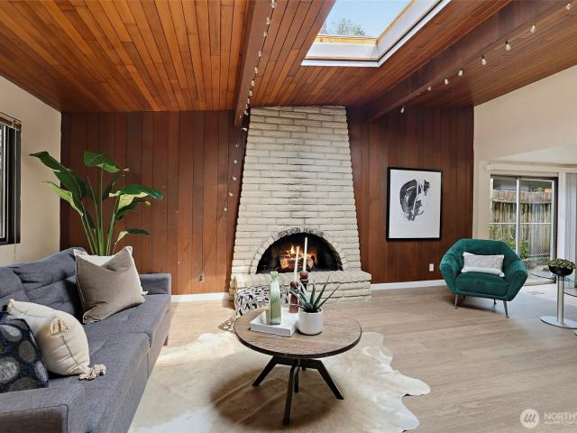 2327 NE 92nd Street