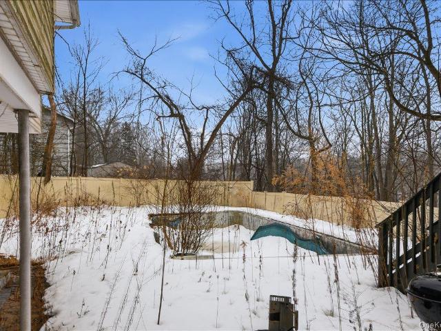 2327 Vista Court