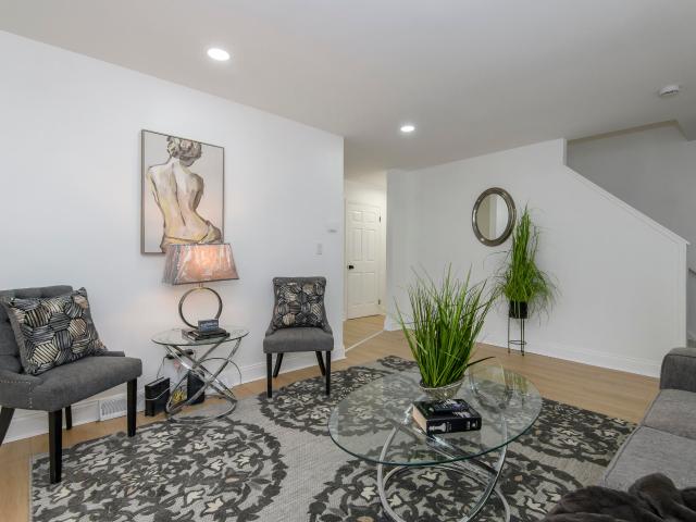 2327 W Vine St