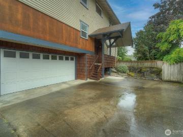 2329 NE Thistle Court